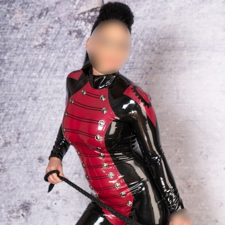 Miss Bizarra, Offenbach