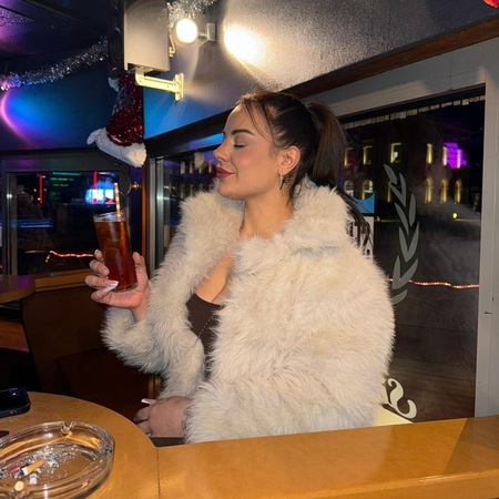 Deutsche Studentin Adriana *Neu In der Stadt*, Kassel