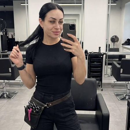 Hanna, 21 Ver*aute Friseurin