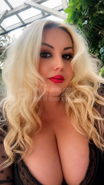 Foto von Isabella - XXL BUSEN