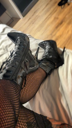 Herrin Dora NEU!, Nürnberg