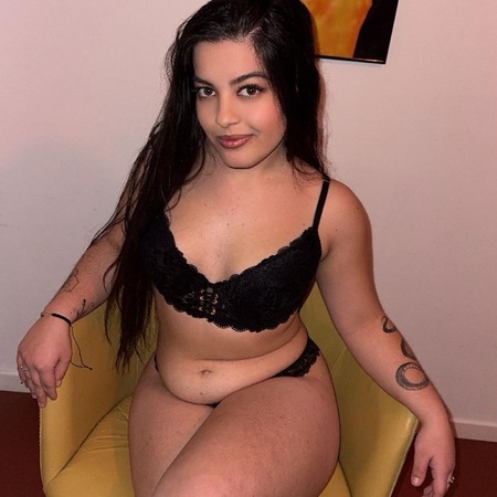 Foto von LIZA GANZ NEU