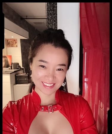 Miss Hongkong DOMINA Massage, Essen