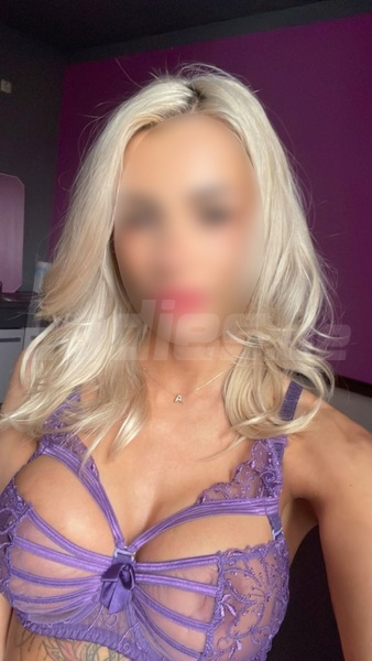 Foto von ADDA Blondine - Top Service