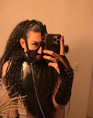 TS Pamela Petrova, Essen