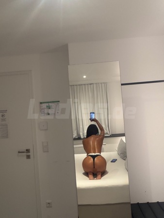 Asena deutsch Türkin, Oberhausen