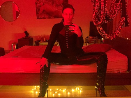 Domina Mistress Luana - Berührbare Dominanz, Hamburg-Tonndorf