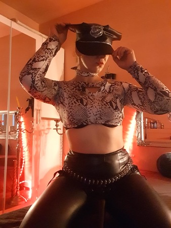 Domina Mistress Luana - Berührbare Dominanz, Hamburg-Tonndorf