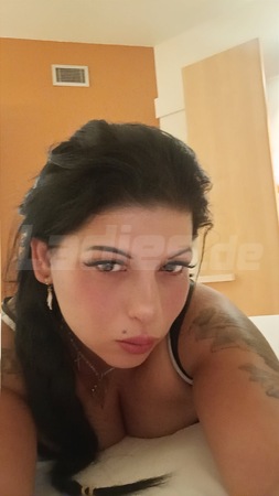 Amira, Leverkusen