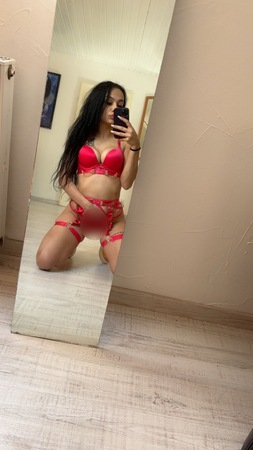 Alexa New, Hamm