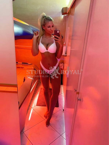 Foto von Grace im Studio Royal