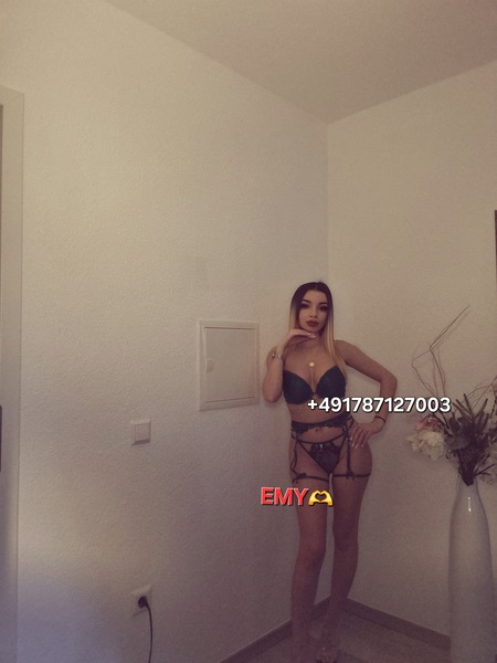 Foto von EMY SKINNY BRANDNEU