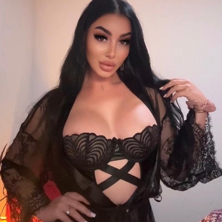 LAURA bei Massagestudio Jasmin