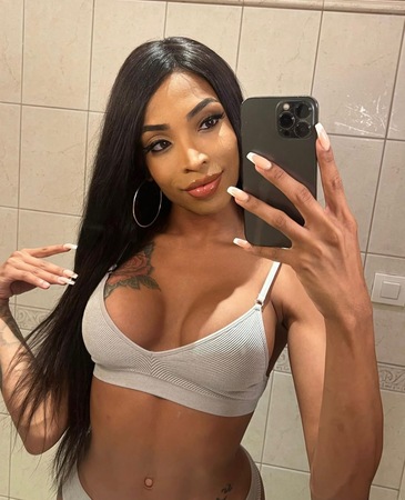 TS Divaroyale, Hamburg