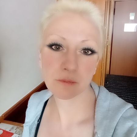 <img src="https://static.ladies-cdn.de/ladies/images/static-cdn/ladies-stars/img/ladies-stars-logo-icon.svg" class="starsContentIcon" />Eve, Magdeburg