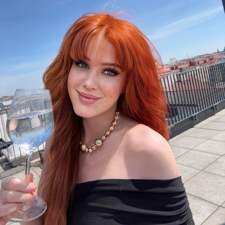 <img src="https://static.ladies-cdn.de/ladies/images/static-cdn/ladies-stars/img/ladies-stars-logo-icon.svg" class="starsContentIcon" />Liv, Berlin