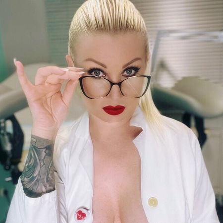 Victoria Violence, Berlin-Schöneberg