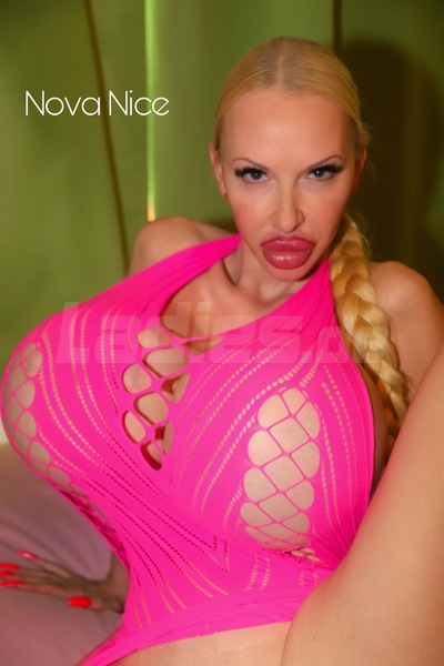 Foto von Nova Nice - Boob Star