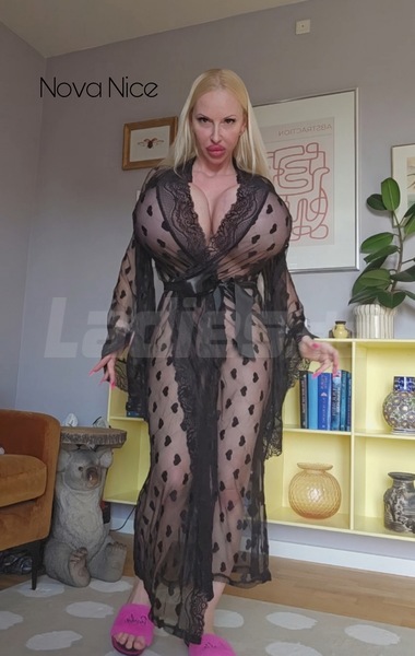 Foto von Nova Nice - Boob Star