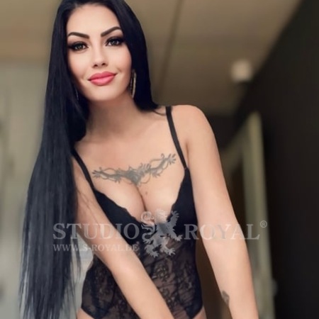 Zeynep im Studio Royal, Herford