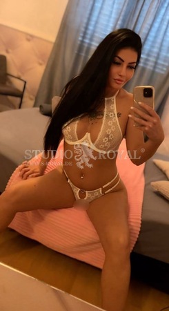 Zeynep im Studio Royal, Herford