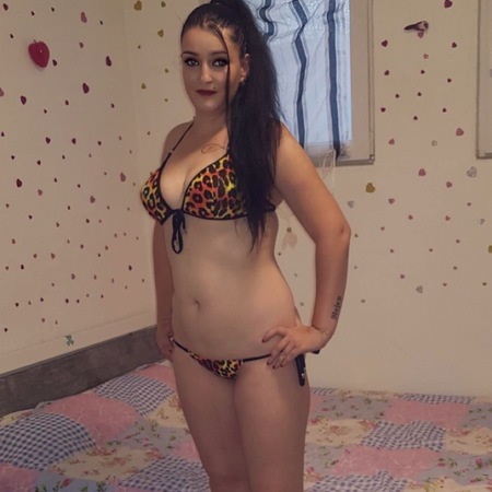 Andrea mit Klimaanlage in Zimmer, Heilbronn