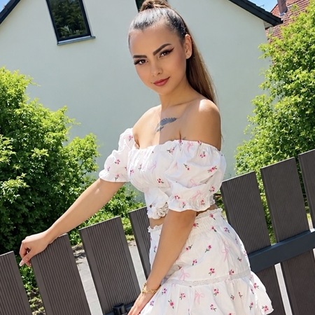 Natasha erreicht nur per WhatsApp, Stuttgart