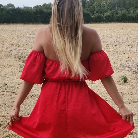 Sinnliche junge 18+Masseurin, massiert dich am Holzofen, Gießen