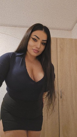 Hot Sarah mit XXXL Tit*en, Köln