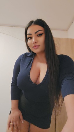 Hot Sarah mit XXXL Tit*en, Köln