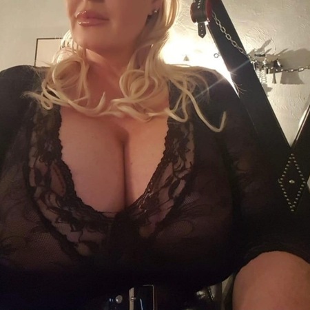 Deutsche Blonde Inga - Massage & Bizarr Expertin!