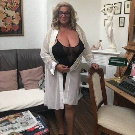 <img src="https://static.ladies-cdn.de/ladies/images/static-cdn/ladies-stars/img/ladies-stars-logo-icon.svg" class="starsContentIcon" />Silvana6, Raunheim