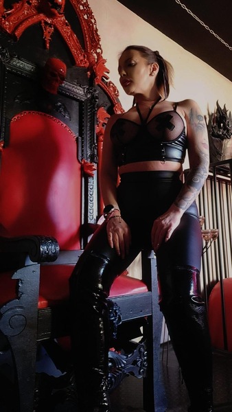 Foto von Domina  Scarlett 3er mit Lady Aida