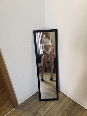 Antonia Bl*wjob Expertin, Trier