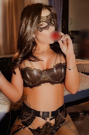 Gina foxx- Ich beantworte Nachrichten und Anrufe in WhatsApp, Mönchengladbach