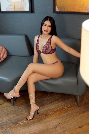 Mona AV Top Massage!, Köln