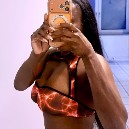 Sarah Chocolate, Selm