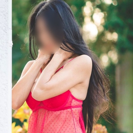 Nisa im Suriya-Massagestudio, Gelnhausen