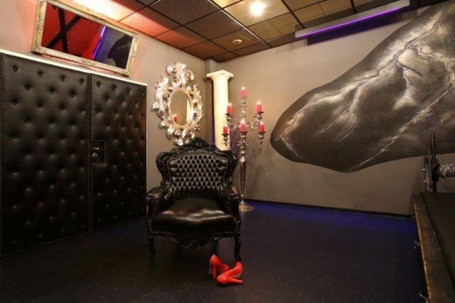 Foto von Castell Roissy - Bizarrstudio