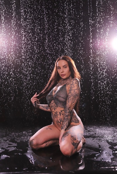 Foto von SANDRA - EINE BERUHIGUNG FÜR DEN KÖRPER, EINE EXPL. DER SINNE