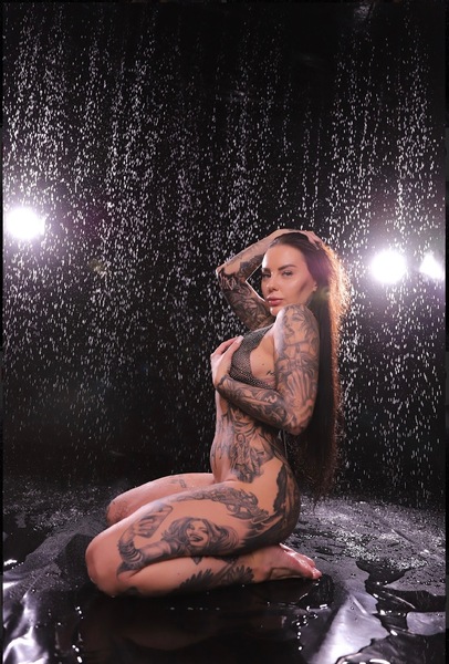 Foto von SANDRA - EINE BERUHIGUNG FÜR DEN KÖRPER, EINE EXPL. DER SINNE