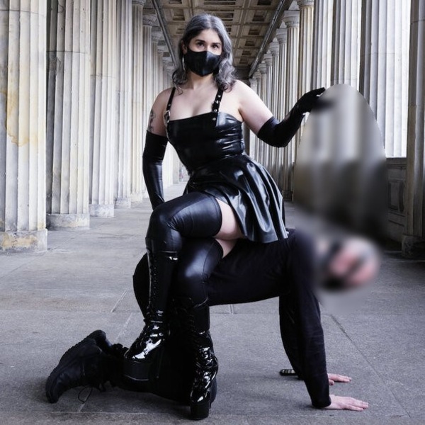 Anya Max – Berlin-Schoneberg photo 2