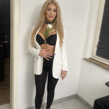 DT H*SE SARAH DEUTSCH FAKECHECK, Leverkusen