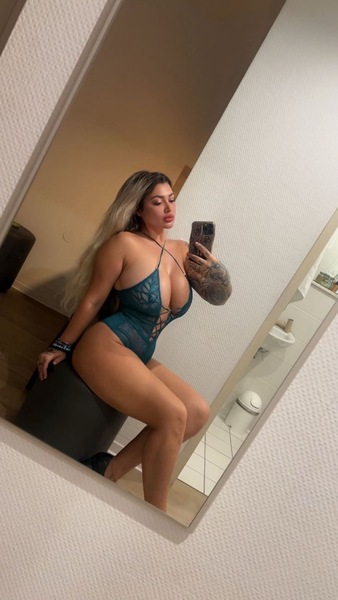 Foto von Vollbusiges L*TSCH L*DER VALENTINA