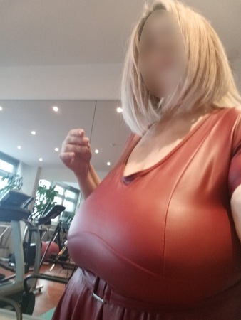 Carmen Molly Mega Busen - Originalbilder 100%, Bonn