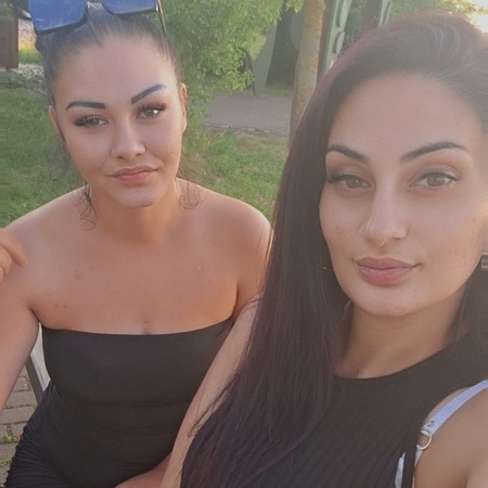Mely & Mara verführerisches Duo **GANZ NEU**, Berlin