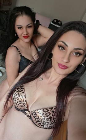 Mely & Mara verführerisches Duo **GANZ NEU**, Berlin
