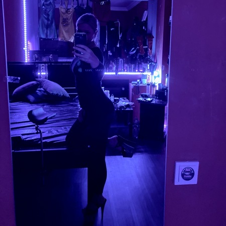 Julia little devil, Köln