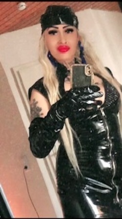 Karina Golld SERVICE! Ganz Neu in Stadt, Oldenburg