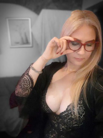 Sarah D**p Thr*at - 1.MAL!, Schnega